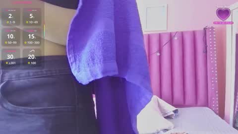 Snapshot of playfuljust_18 chatting on December 1, 2025, 12:32 pm SAMARA online show from December 1, 2025, 12:32 pm