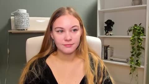 Snapshot of playgirl_valeria chatting on December 21, 2024, 7:35 am Valeria online show from December 21, 2024, 7:35 am