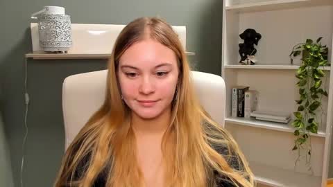 Snapshot of playgirl_valeria chatting on December 21, 2024, 11:11 am Valeria online show from December 21, 2024, 11:11 am