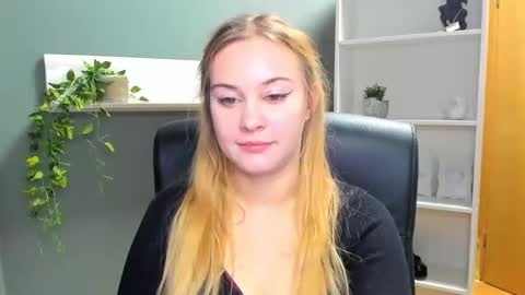 Snapshot of playgirl_valeria chatting on January 19, 2025, 10:50 am Valeria online show from January 19, 2025, 10:50 am