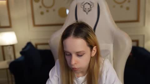 Snapshot of playhard054 chatting on October 30, 2025, 11:22 am Lana online show from October 30, 2025, 11:22 am