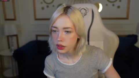 Snapshot of playhard054 chatting on November 28, 2025, 11:24 am Lana online show from November 28, 2025, 11:24 am