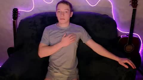 Snapshot of playoliver chatting on December 19, 2025, 9:38 am Oliver online show from December 19, 2025, 9:38 am