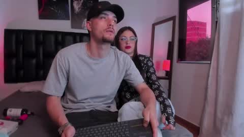 JUAN AND JULI online show from February 1, 2025, 9:29 pm