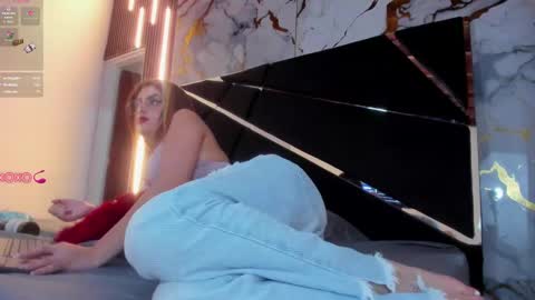 JUAN AND JULI online show from March 7, 2025, 11:38 pm