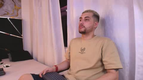 JUAN AND JULI online show from October 14, 2025, 10:32 pm