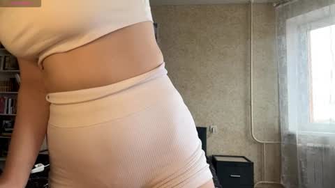 Snapshot of plush_flame_twinkle_meow chatting on December 14, 2025, 8:52 am Vasilisa online show from December 14, 2025, 8:52 am