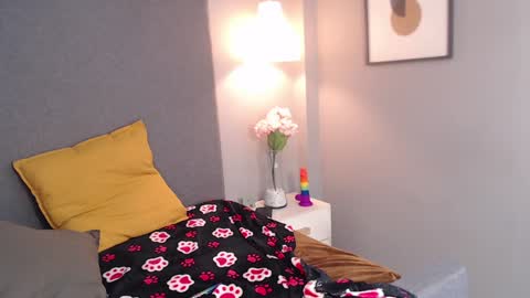  Luna  online show from January 8, 2025, 7:45 pm