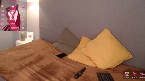  Luna  online show from March 10, 2025, 3:52 pm