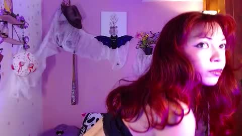 Snapshot of poison_liv chatting on October 10, 2025, 1:21 pm poison_liv online show from October 10, 2025, 1:21 pm