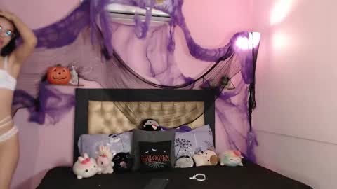 poison_pink online show from November 2, 2025, 2:08 pm