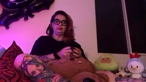 poisson_ivy_ online show from October 28, 2025, 8:29 am