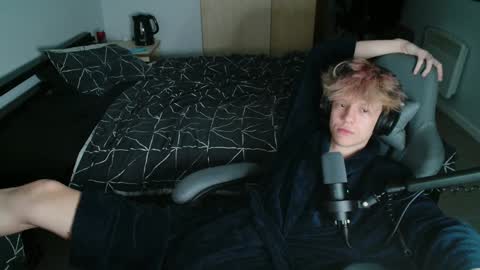 Snapshot of polarny05 chatting on December 10, 2024, 7:54 pm Polarny online show from December 10, 2024, 7:54 pm