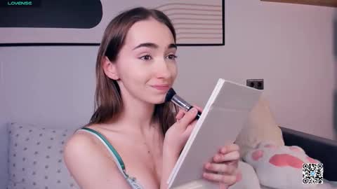 Polly online show from September 14, 2025, 7:18 am