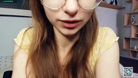 Polly online show from October 17, 2025, 7:33 am