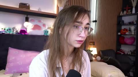 Polly online show from November 20, 2025, 7:08 am