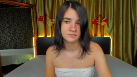 Polly online show from November 9, 2025, 7:17 am