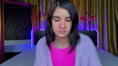 Polly online show from November 26, 2025, 7:42 am