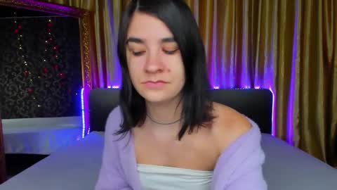 Polly online show from December 3, 2025, 7:27 am