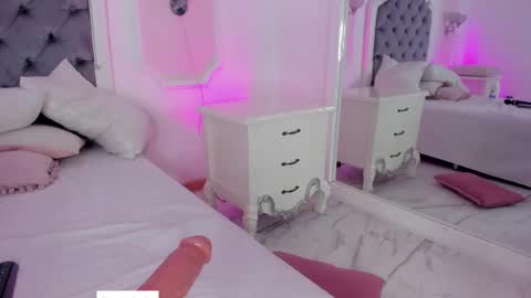 Snapshot of pollygrey_ chatting on February 16, 2025, 1:36 am Carolina online show from February 16, 2025, 1:36 am