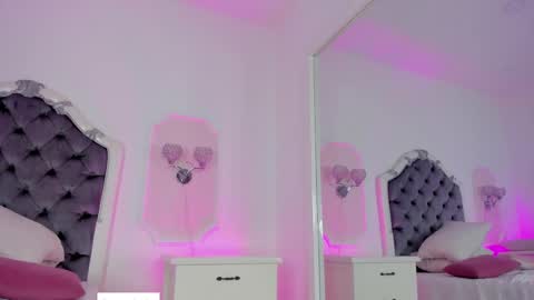 Snapshot of pollygrey_ chatting on February 16, 2025, 4:42 am Carolina online show from February 16, 2025, 4:42 am
