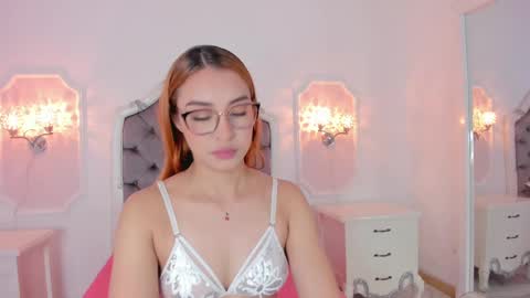Snapshot of pollygrey_ chatting on March 4, 2025, 3:44 am Carolina online show from March 4, 2025, 3:44 am