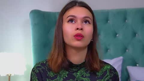 Polly online show from September 21, 2025, 6:09 pm