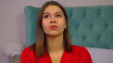 Polly online show from October 5, 2025, 6:06 pm