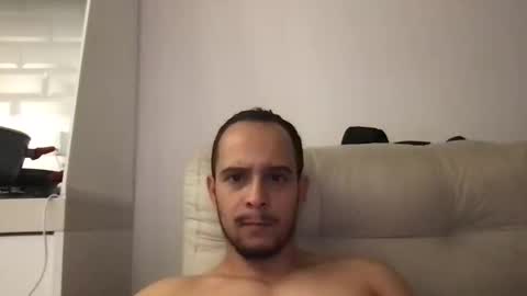 Snapshot of poormanbr chatting on October 16, 2025, 12:11 am poormanbr online show from October 16, 2025, 12:11 am