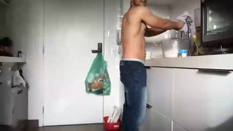 Snapshot of poormanbr chatting on October 19, 2025, 7:36 pm poormanbr online show from October 19, 2025, 7:36 pm