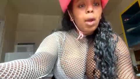 Snapshot of popp_i chatting on November 23, 2025, 7:35 pm popp_i online show from November 23, 2025, 7:35 pm