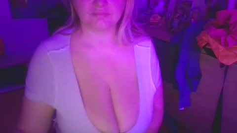 Snapshot of pornbusty chatting on December 16, 2025, 6:18 am MelissOfficial online show from December 16, 2025, 6:18 am