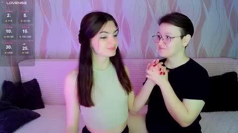 Ana and Tati online show from November 9, 2025, 1:04 am