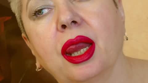 Snapshot of posh_lady chatting on January 10, 2025, 1:42 am LADY POSH online show from January 10, 2025, 1:42 am