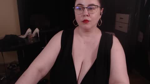 Snapshot of posh_mistress chatting on March 9, 2025, 6:28 am PoshMistres online show from March 9, 2025, 6:28 am