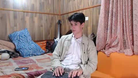 Snapshot of powertwinky chatting on February 17, 2025, 2:42 am chris independent online show from February 17, 2025, 2:42 am