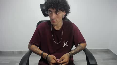 Plux online show from February 23, 2025, 2:29 am