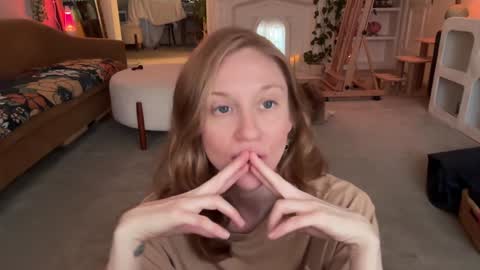 Snapshot of pretendlunch chatting on November 6, 2025, 12:55 am Pretend online show from November 6, 2025, 12:55 am