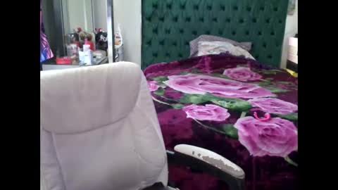 Snapshot of pretty69queen chatting on October 15, 2025, 3:23 pm Yasmine pretty online show from October 15, 2025, 3:23 pm