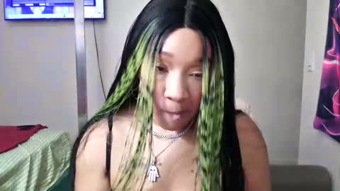 Snapshot of pretty69queen chatting on November 16, 2025, 10:15 pm Yasmine pretty online show from November 16, 2025, 10:15 pm