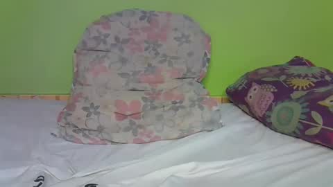 pretty_g2 online show from October 4, 2025, 7:06 am