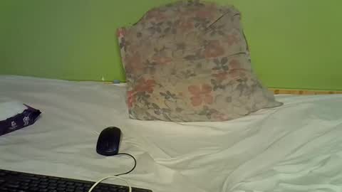 pretty_g2 online show from October 18, 2025, 6:41 pm