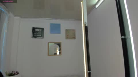 Snapshot of pretty_johnson_ chatting on November 5, 2025, 11:32 am pretty online show from November 5, 2025, 11:32 am