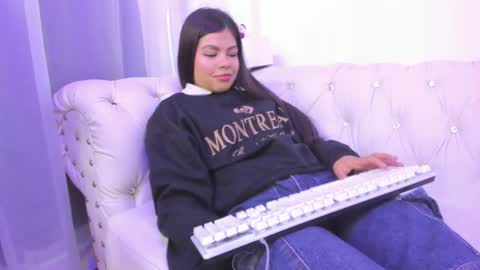 Snapshot of pretty_johnson_ chatting on November 21, 2025, 11:42 am pretty online show from November 21, 2025, 11:42 am