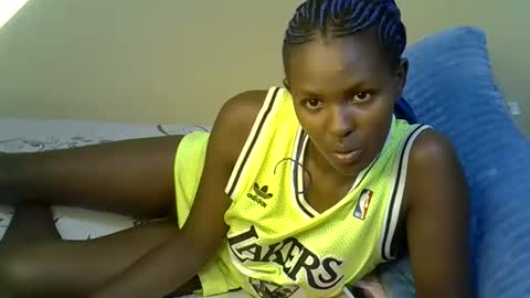 pretty_liny online show from October 14, 2025, 5:25 pm