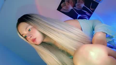 Snapshot of pretty_little_baby28 chatting on October 20, 2025, 9:26 pm Flor online show from October 20, 2025, 9:26 pm