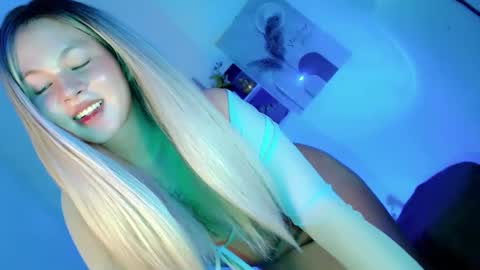 Snapshot of pretty_little_baby28 chatting on November 9, 2025, 5:06 am Flor online show from November 9, 2025, 5:06 am