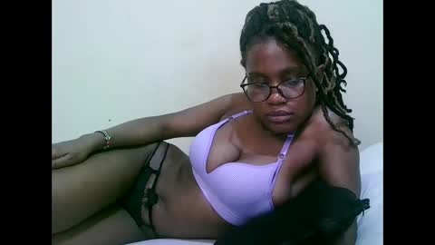 Snapshot of pretty_mellan chatting on February 10, 2025, 4:47 pm pretty_mellan online show from February 10, 2025, 4:47 pm