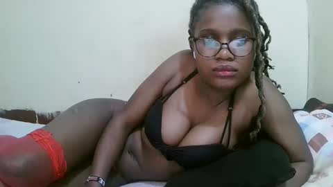 Snapshot of pretty_mellan chatting on February 14, 2025, 4:52 pm pretty_mellan online show from February 14, 2025, 4:52 pm