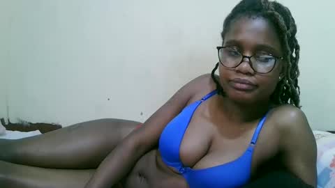 Snapshot of pretty_mellan chatting on February 21, 2025, 10:37 pm pretty_mellan online show from February 21, 2025, 10:37 pm